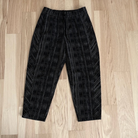 Athleta Arrival Crop Striped Balloon pants Size 8 Zipper Pockets - Picture 5 of 14